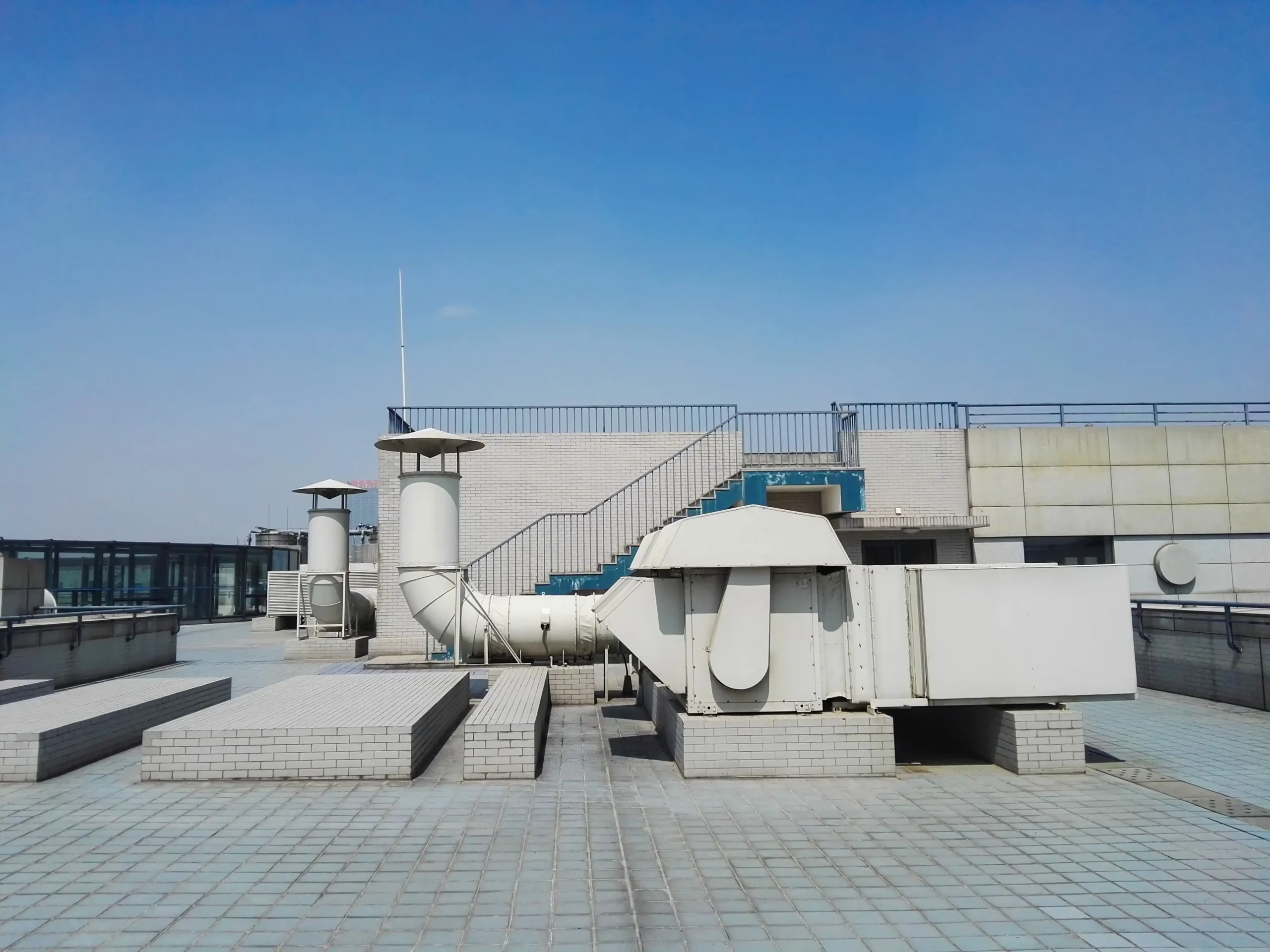 Commercial HVAC system supporting a business property in Paris, TX